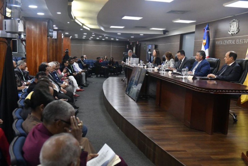El pleno de la JCE escuchó los pareceres de los partidos durante una audiencia pública.