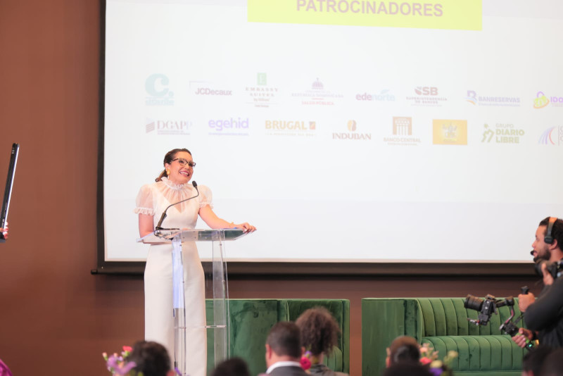 Francina Hungría se dirige a los presentes durante el Congreso Internacional de Accesibilidad Urbana.