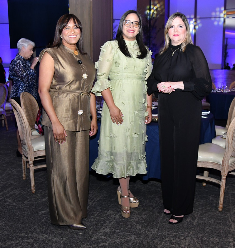 Altagracia Pozo, Mercedes Ángeles y Grace Logroño.
