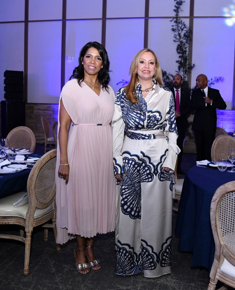 Rhina Santelisses y Rosa María Jimenez.