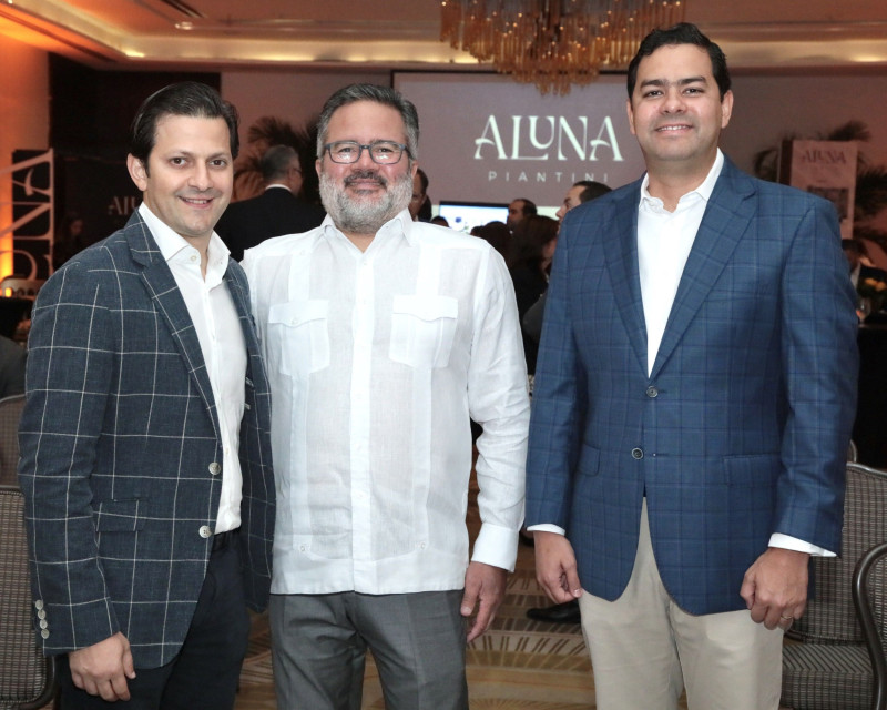 César Curiel, Nadin Hazoury y Federico González.
