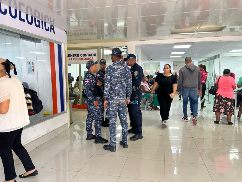 Presencia policial no impidió el retorno a la normalidad en el centro médico