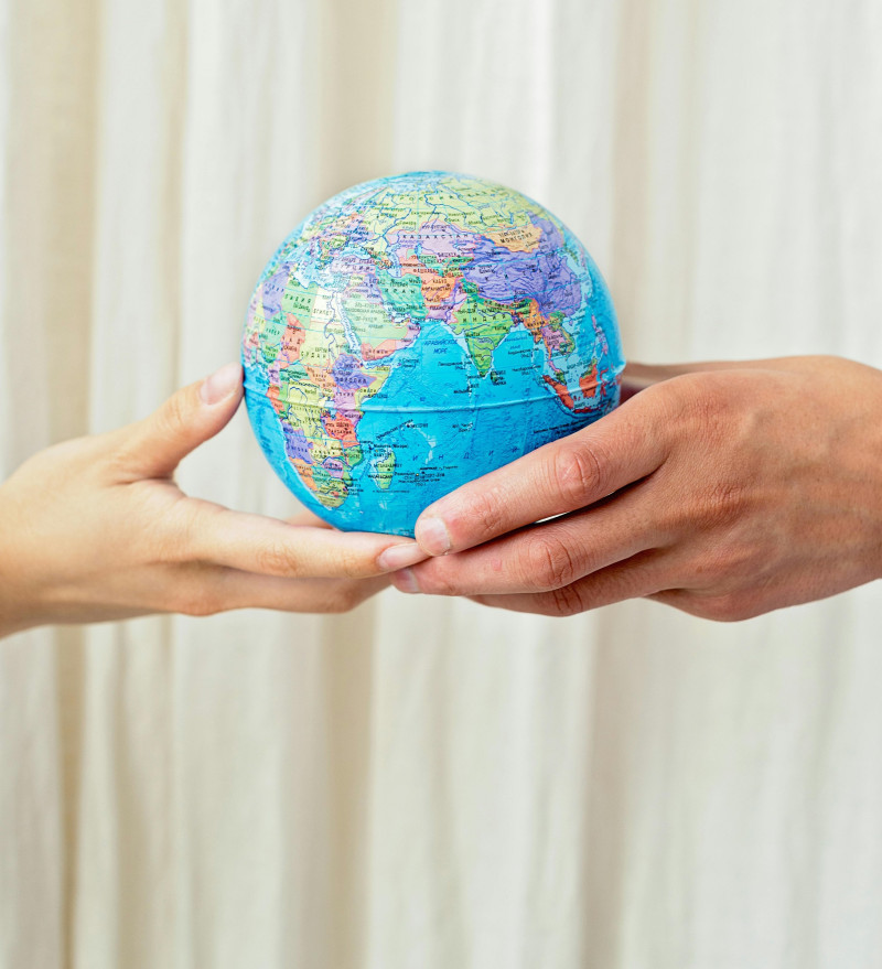 Normalmente, quien recibe a un presidente en el aeropuerto es el Jefe de Estado del país anfitrión, en su lugar, el ministro de Relaciones Exteriores.