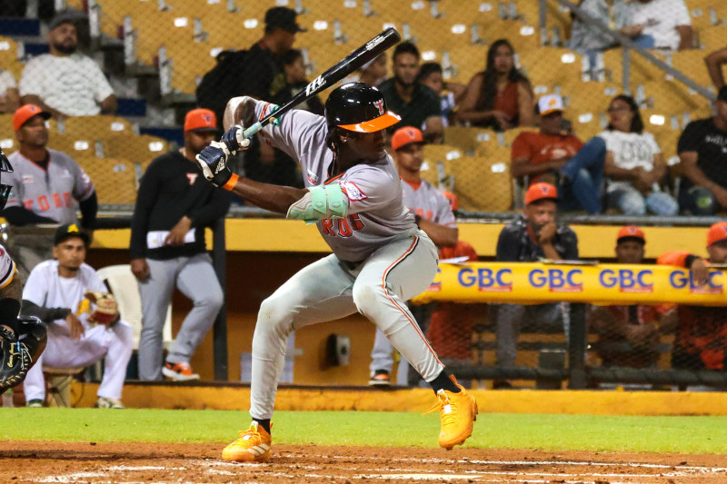 Felnin Celestén, de los Toros, conectó su segundo cuadrangular de la temporada en el triunfo de los Toros sobre las Águilas.