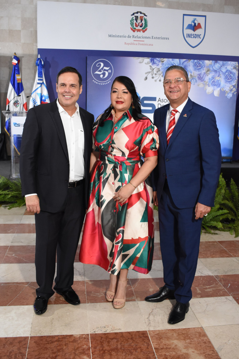 Frank Ceara, Sulin Lantigua de Glass e Ignacio Glass.