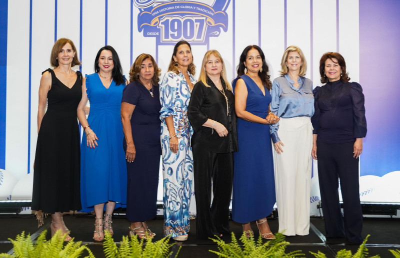 Olga Reyes, Sandy Pou de Fernández, Jocelyn de Pichardo, Natasha de Aybar, Lill de Ravelo, Yadina de Guerra, Maricarmen de González y Matilde de Alsina.