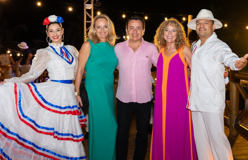 Eva Hausheer, Helen Montijano  y Luis Núñez.