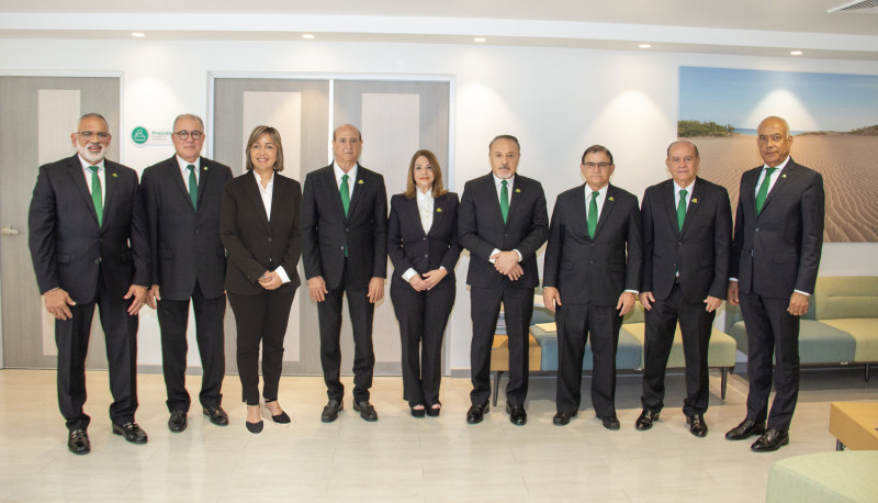 Julio Gonell, Luis Bergés, Natalia García, Marino Pérez, Javiela Tejada, Julian Sued, Fausto Hernández, Humberto Lizardo y Rafael Ulerio.