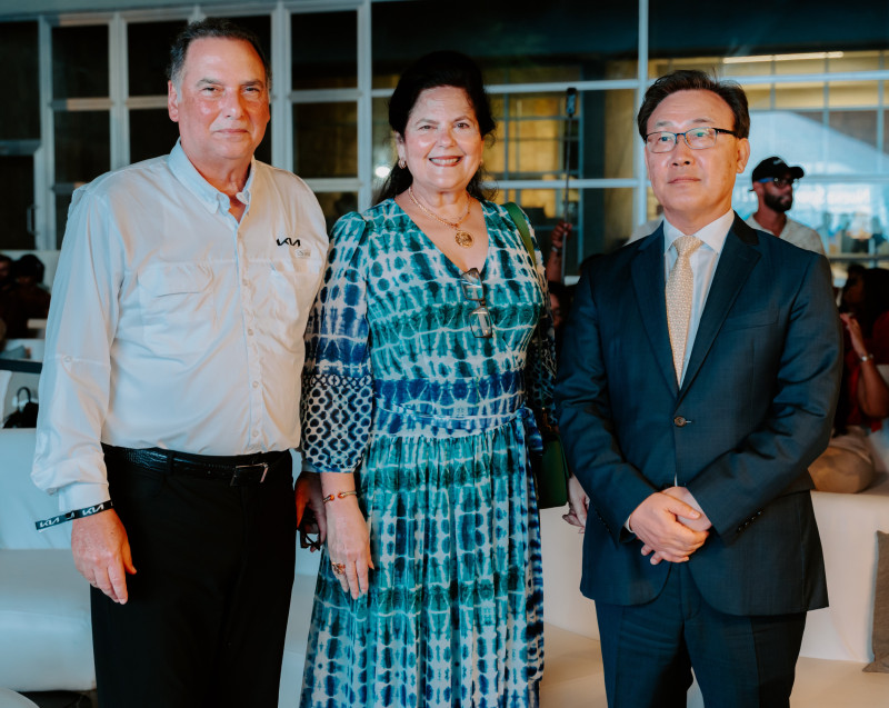 Fernando Villanueva Sued, Sonia Villanueva y Sang Ryul Lee.