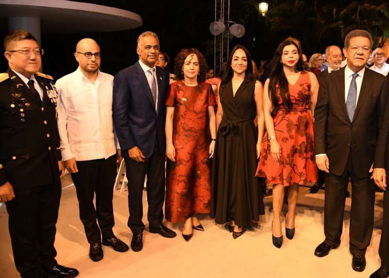 Minoru Matsunaga, Francisco Caraballo, Joel Santos, Lorea Arribalzaga Ceballos Faride Raful, Yeni Berenice Reynoso y Leonel Fernández.