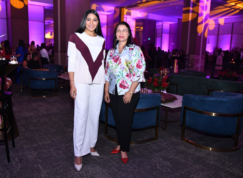 Gabriela Melo y Josefina Quezada.