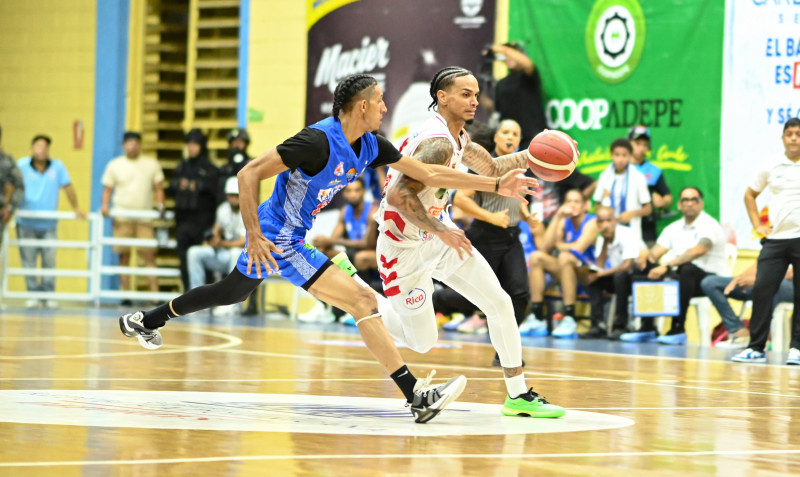 Anderson García del San Sebastián en una de sus penetraciones ante el club La Cancha.