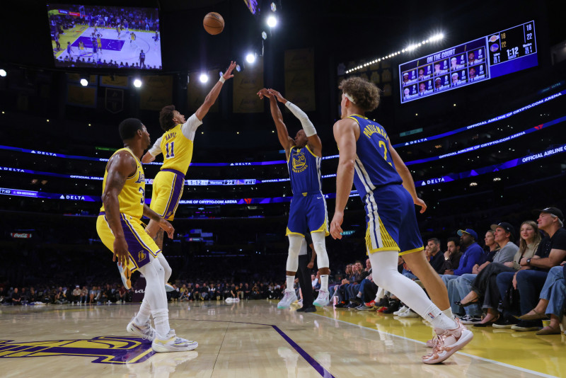 Warriors se imponen a los Lakers a pesar de los 43 puntos de Luka Doncic