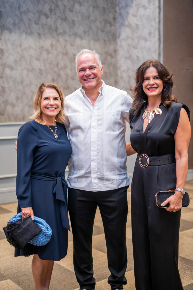 Marcela Carias, Jaime Estévez y Pilar Domínguez.