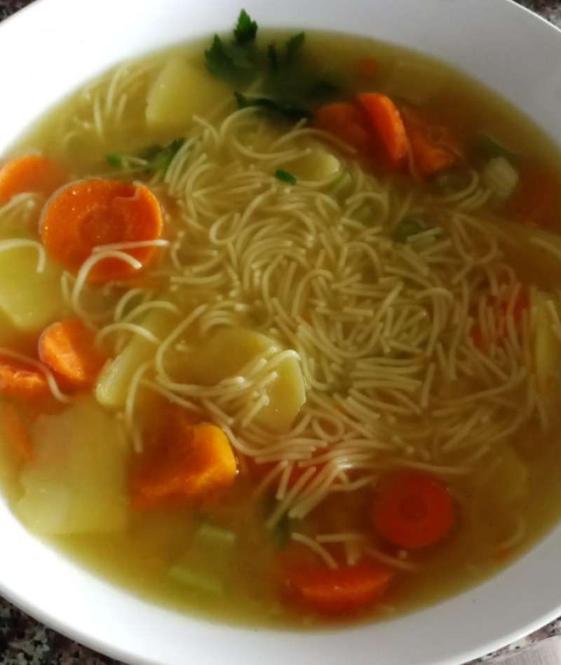 La sopa es otro de los platos ideales para preparar en días lluviosos. Además no requiere de muchos ingredientes ni esfuerzo.