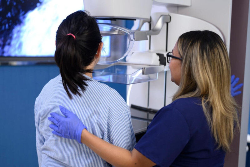 El tejido mamario denso es un factor de riesgo independiente para el cáncer de mama.