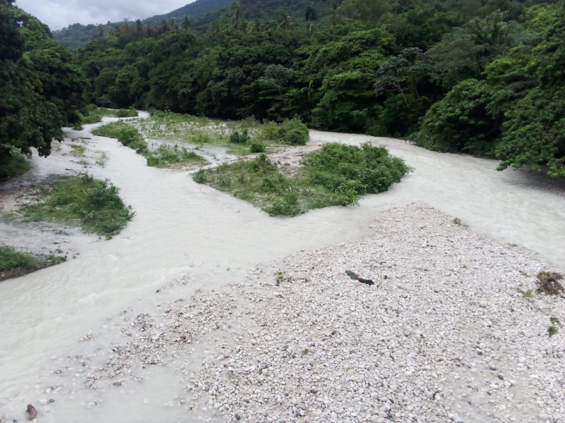 Reportan crecida del río Cortico, en Paraíso, provincia Barahona.
