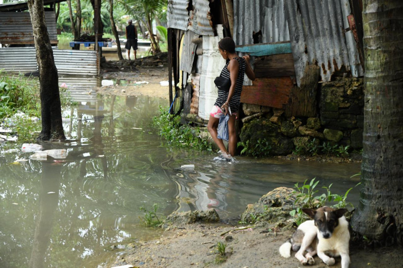 Las personas alojadas en las orillas del Río Isabela esperan recibir la menor cantidad de daños posibles por Melissa.