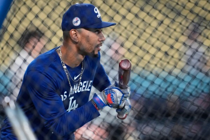 Mookie Betts fue merecedor del premio Roberto Clemente y se convirtió en el cuarto miembro de los Dodgers en recibir la distinción.