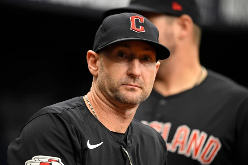Craig Albernaz, coach de banca de los Guardianes, durante un juego contra los Rays, el 14 de julio de 2024, en St. Petersburg, Florida.