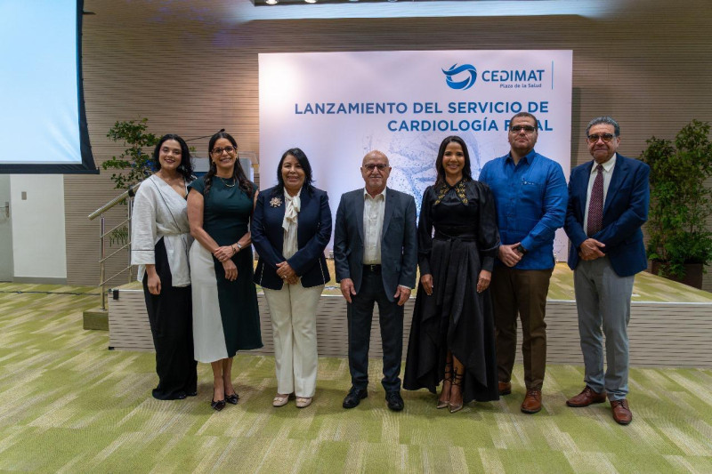Milagros Ureña, directora general de Cedimat, junto a directivos del nuevo servicio.