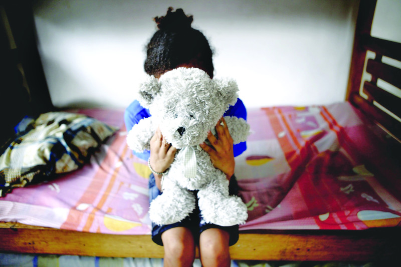 La fiscalía de Santiago ratificó ayer el apresamiento de dos personas vinculadas a una red de prostitución infantil.