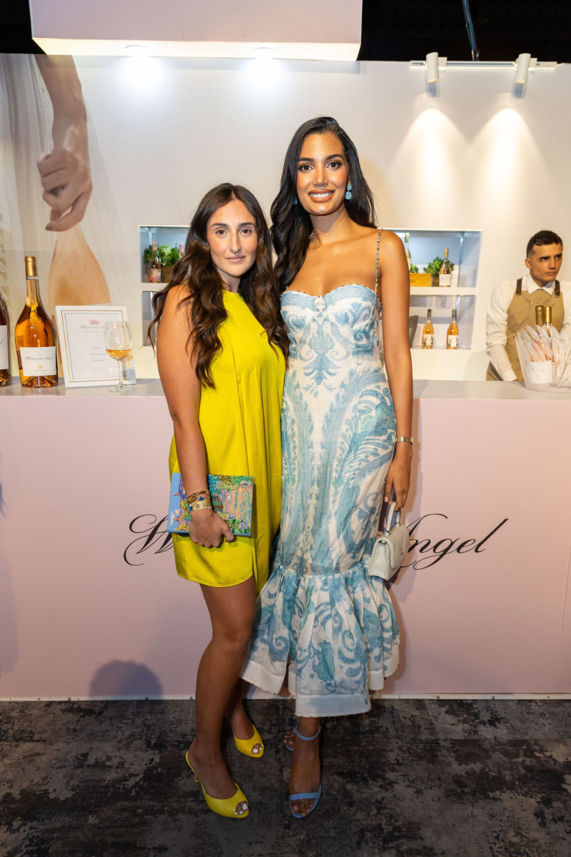 Mía de Molina y Celinee Santos.