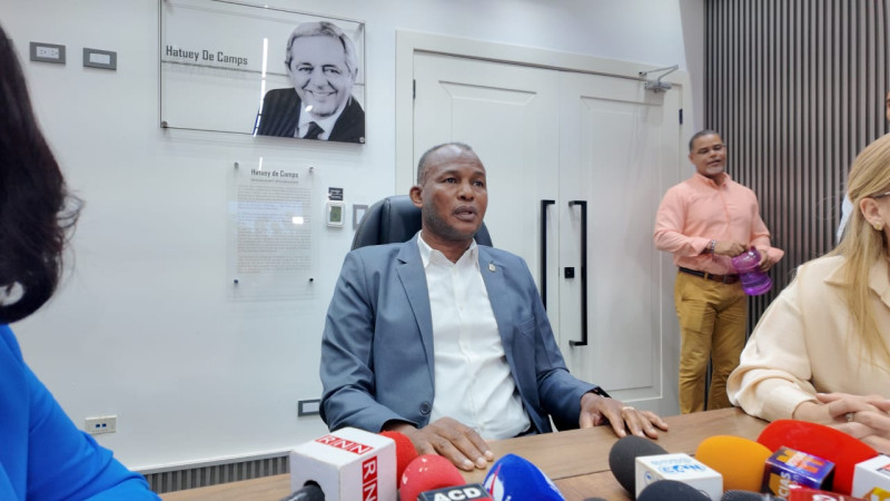 Presidente de la Comisión Permanente de Trabajo en la Cámara de Diputados, Melido Mercedes.