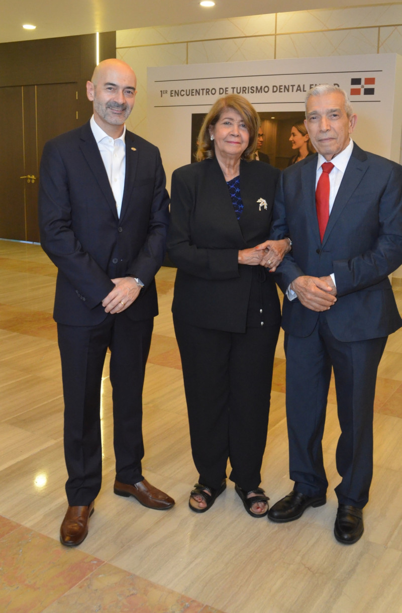 Leandro Tajers, Miledys Urbáez de Veras y Ramon Ángel Veras.