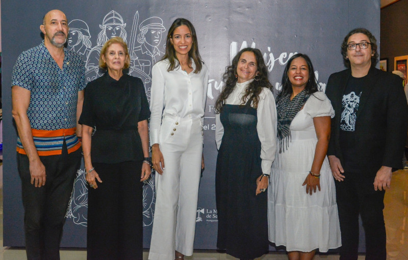 José Manuel Antuñano, Ingrid González, Melany Rodríguez, Lena Riley, Rosario Grullón y Karim López.