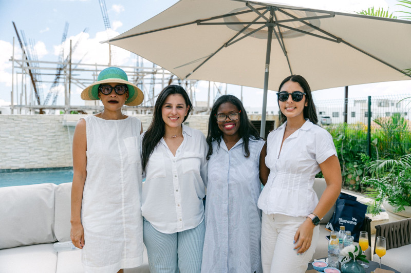 Erika Pina, Maria Rodriguez, Reynin Trinidad e Irupe Hiciano.