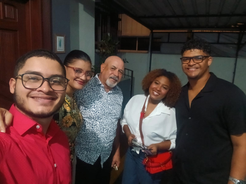 Rosanna Tremols junto a su familia