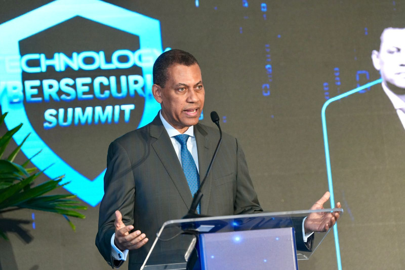 Guido Gómez Mazara durante su exposición.