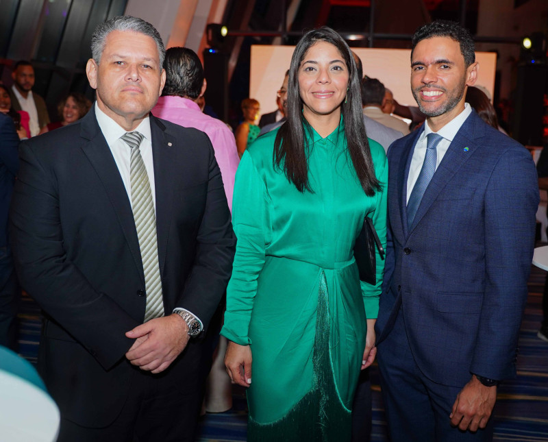 Antonio Aragón. Julia Pieter y Ariel Núñez.