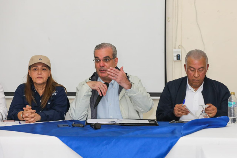 Presidente Luis Abinader en visita a Ocoa tras la tormenta Melissa
