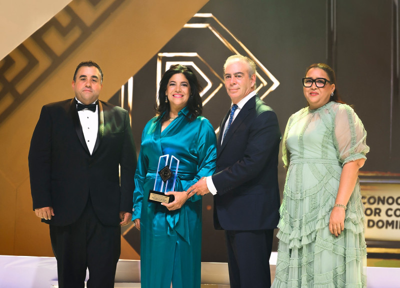 José C. López, Alexandra Guzmán, Dino Campagna y Carmen López.