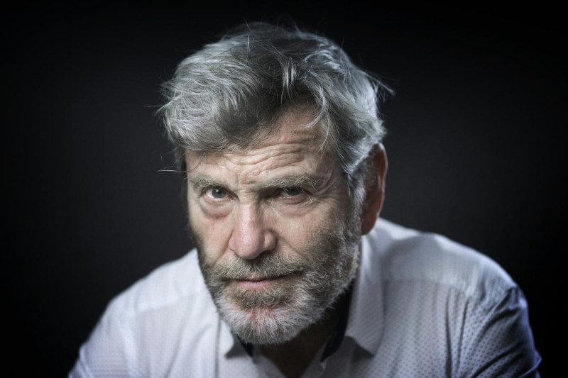 El actor Tcheky Karyo posando en París el 7 de marzo de 2016.