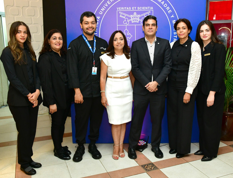 Camila Mejía, Karina Kasse, Camilo Beltrán, Ina Percival, Julio Ferreira, Julissa Pichardo y Lorena Blázquez. S