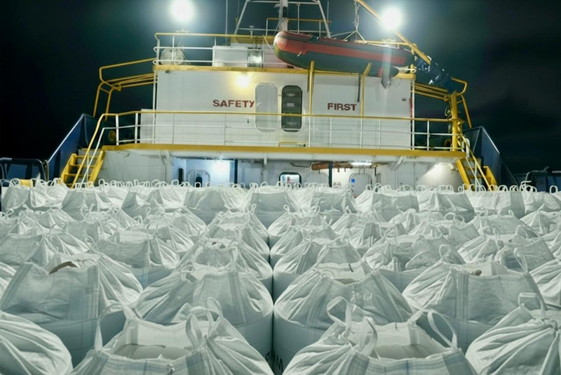 Bolsas con raciones alimenticias y medicamentos destinados a Jamaica