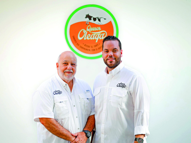 Don Darío Oleaga y su hijo Darío José Oleaga de Quesos Oleaga.