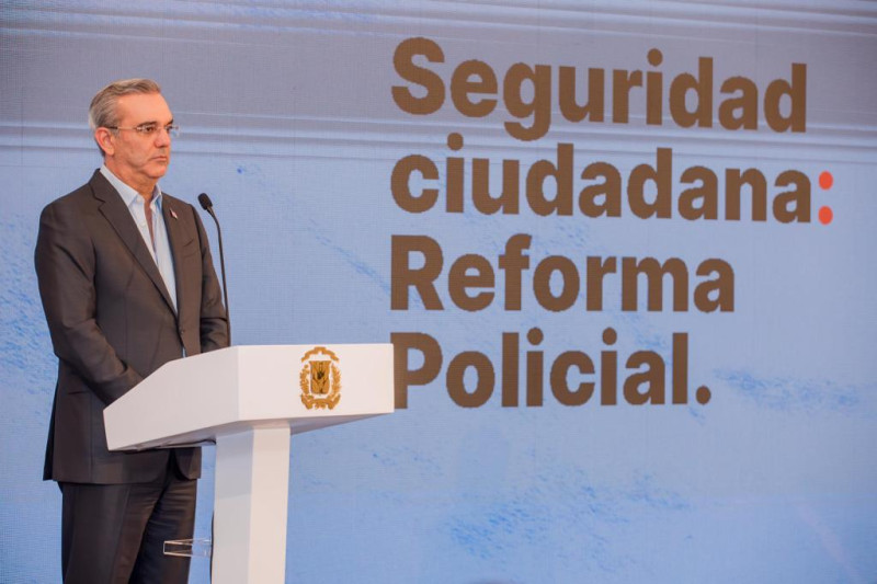 Luis Abinader presenta reforma policial