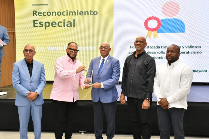 El evento concluyó con un reconocimiento especial a Yanio Concepción por su destacada trayectoria y contribución al desarrollo del pensamiento cooperativo.