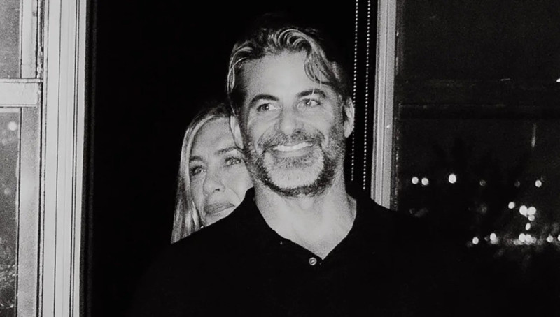 Jennnifer Aniston compartió la primera imagen pública, en su Instagram, junto a su novio Jim Curtis.