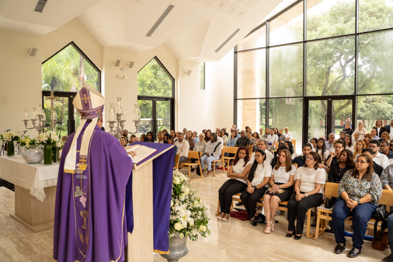 La misa fue presidida por Monseñor Ramón Benito Ángeles Fernández