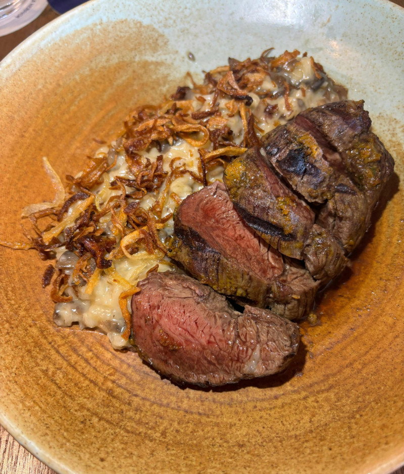 Lomo con risotto de hongos