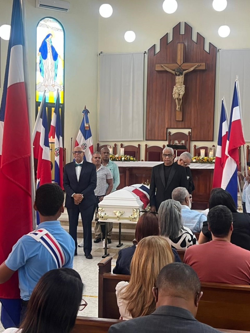 Acto de honor para Henry Hierro en la iglesia de San Francisco de Macorís.