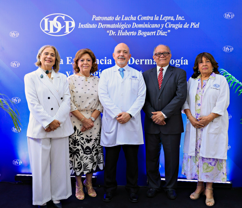 Luisa González de Bogaert, Emma Guzmán, Víctor Pou, Pedro Sing y Fernanda Nanita