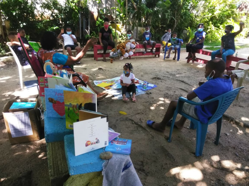‘La Biblioteca del Patio de Evelin’