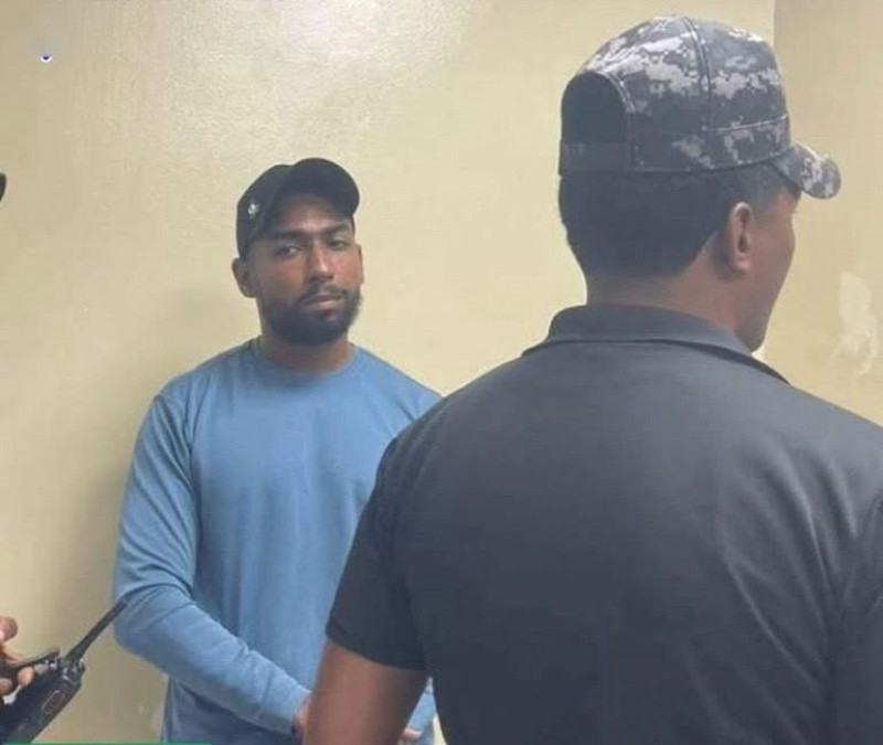 El profesor Erikson Manuel Almonte Mercado, de 33 años de edad, fue apresado este jueves tras ser acusado de agresión sexual.