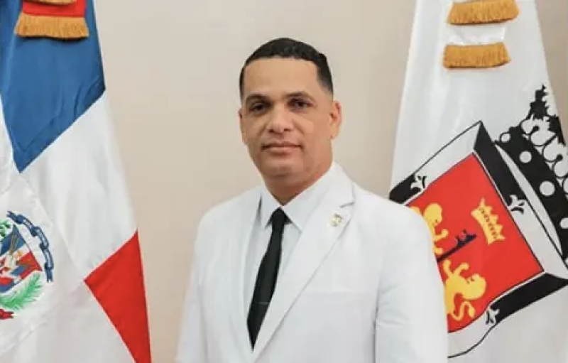 Edickson Herrera Silvestre, regidor del PRM, oficialmente en funciones de representante municipal.